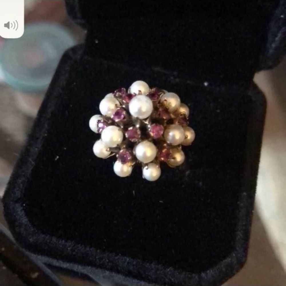 Elegant Pearl and rubies 14k vintage ring